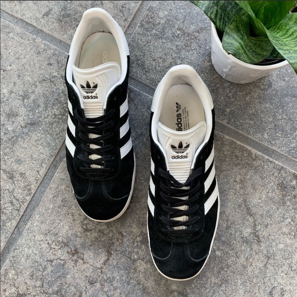 black adidas gazelle leather